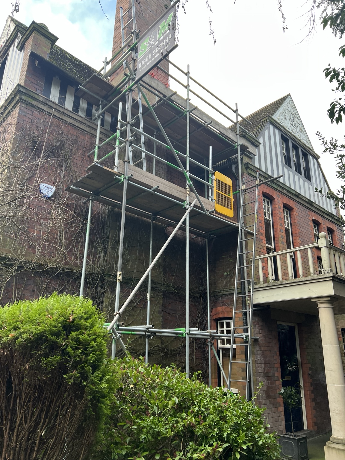 Hartford: scaffolding for painting