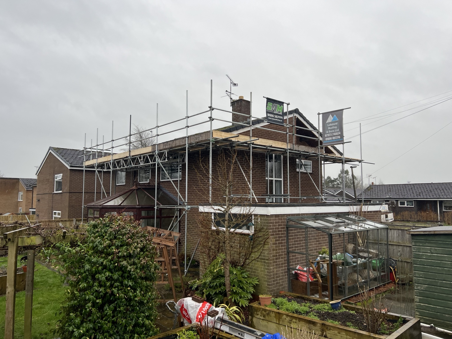 Hartford: scaffolding for re-roof