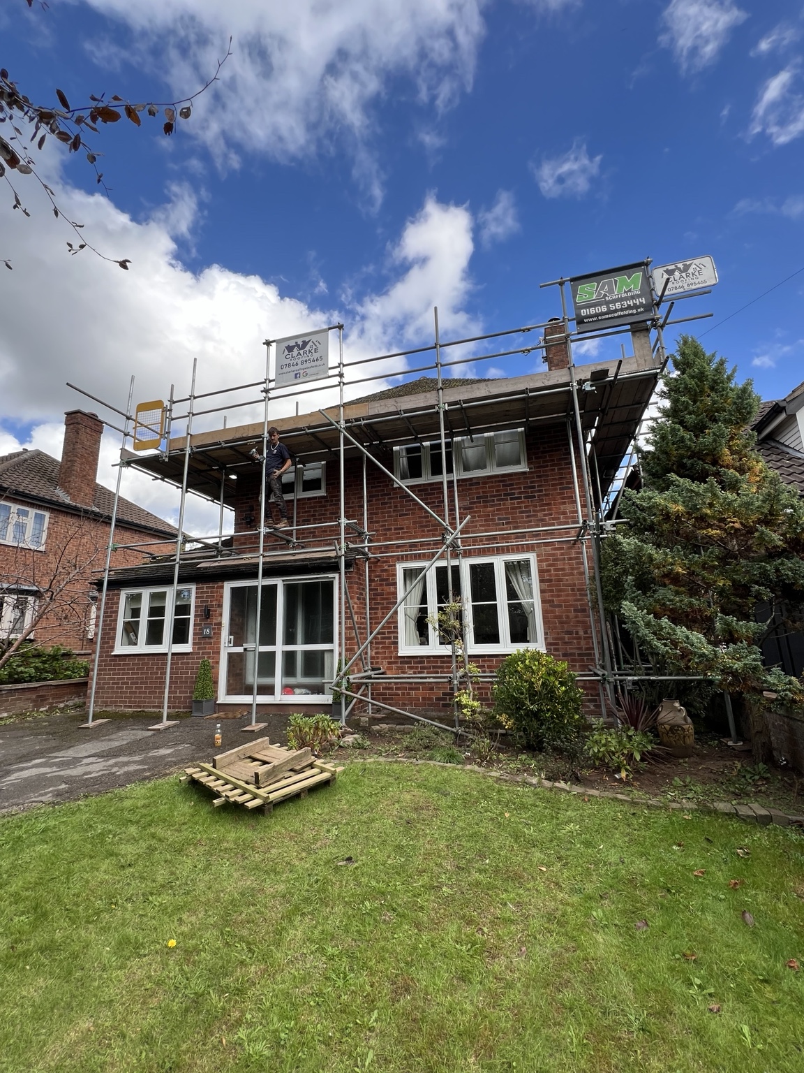 Winsford: scaffolding for re-roof
