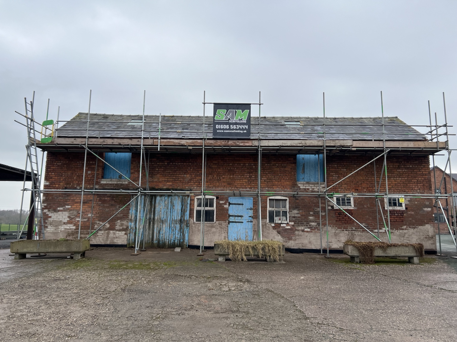 Winsford: scaffolding for re-roof