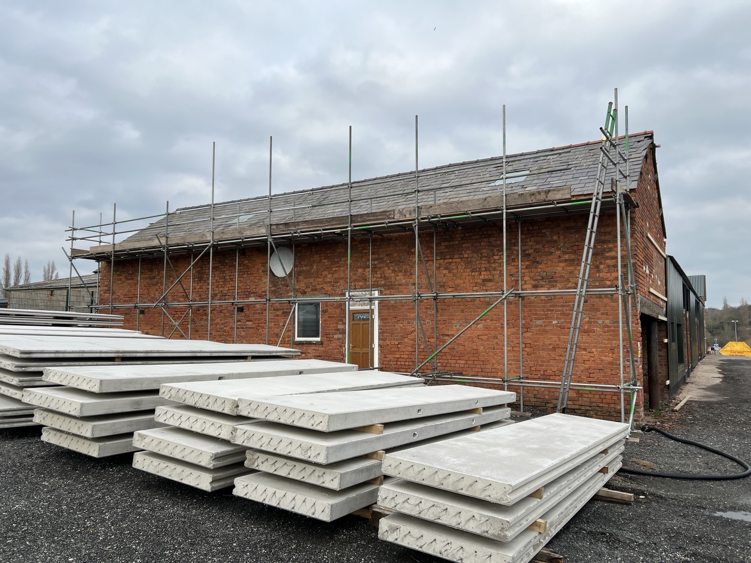 Winsford: scaffolding for re-roof