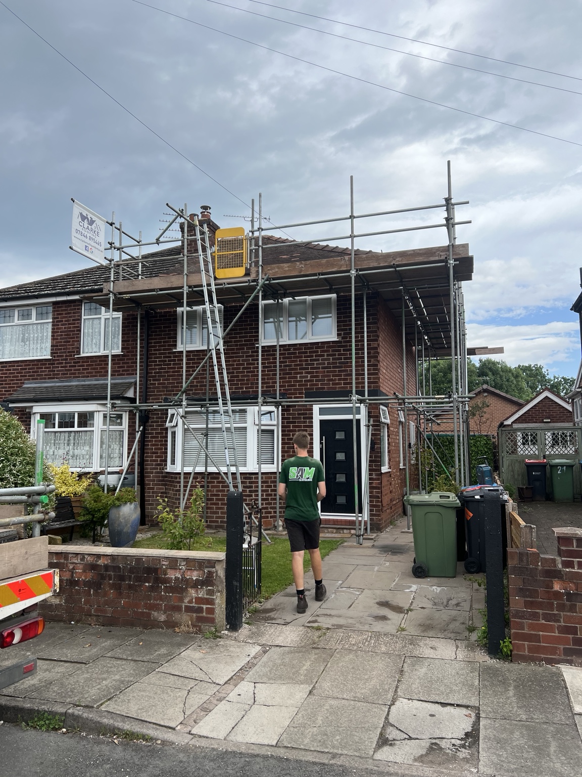 Winsford: scaffolding for re-roof